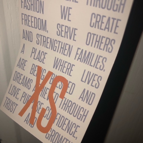 LuLaroe Sarah - Picture 4 of 4